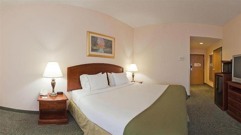 Express & - By Ihg