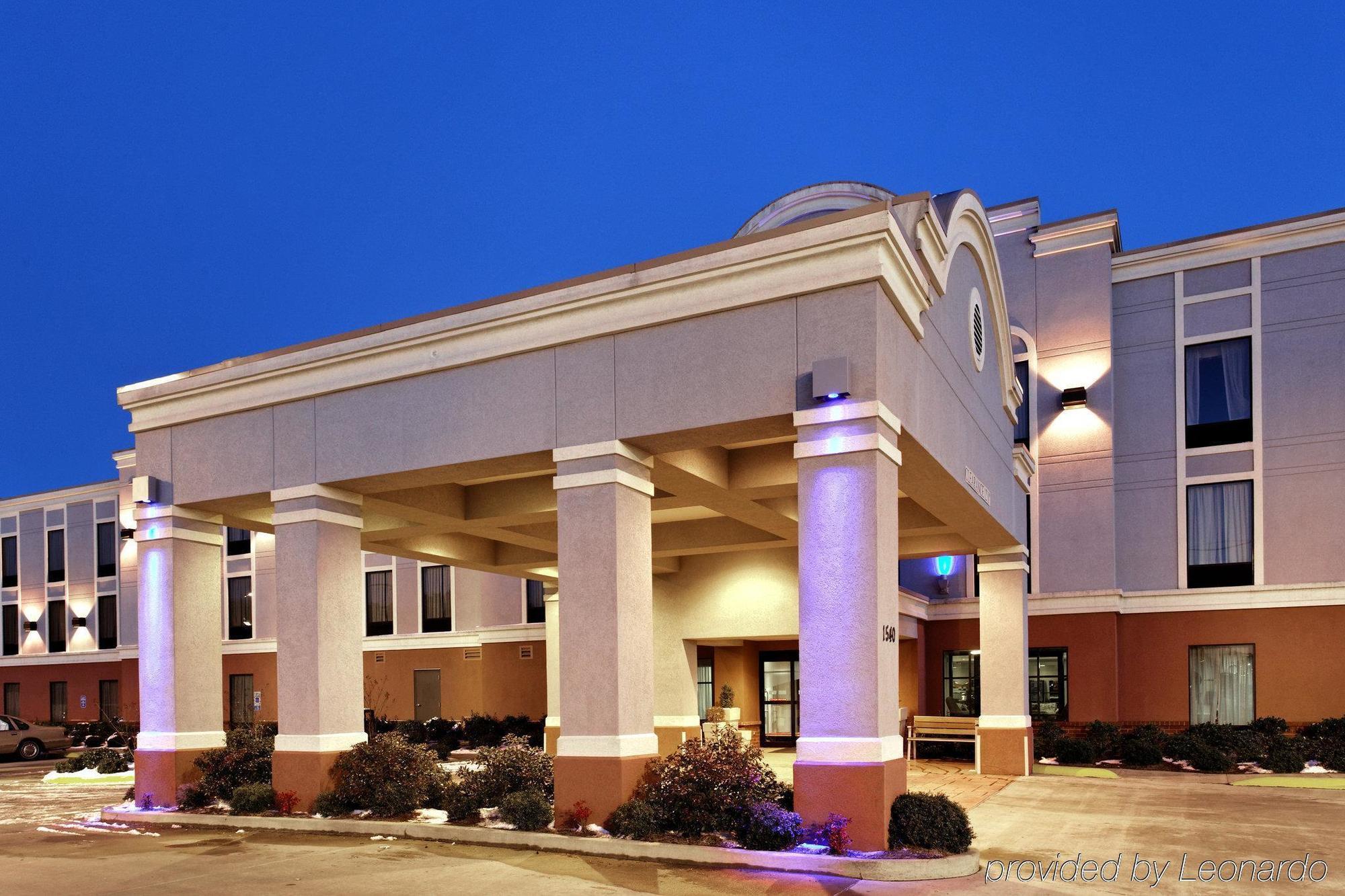 Express & - By Ihg Hotel 3*