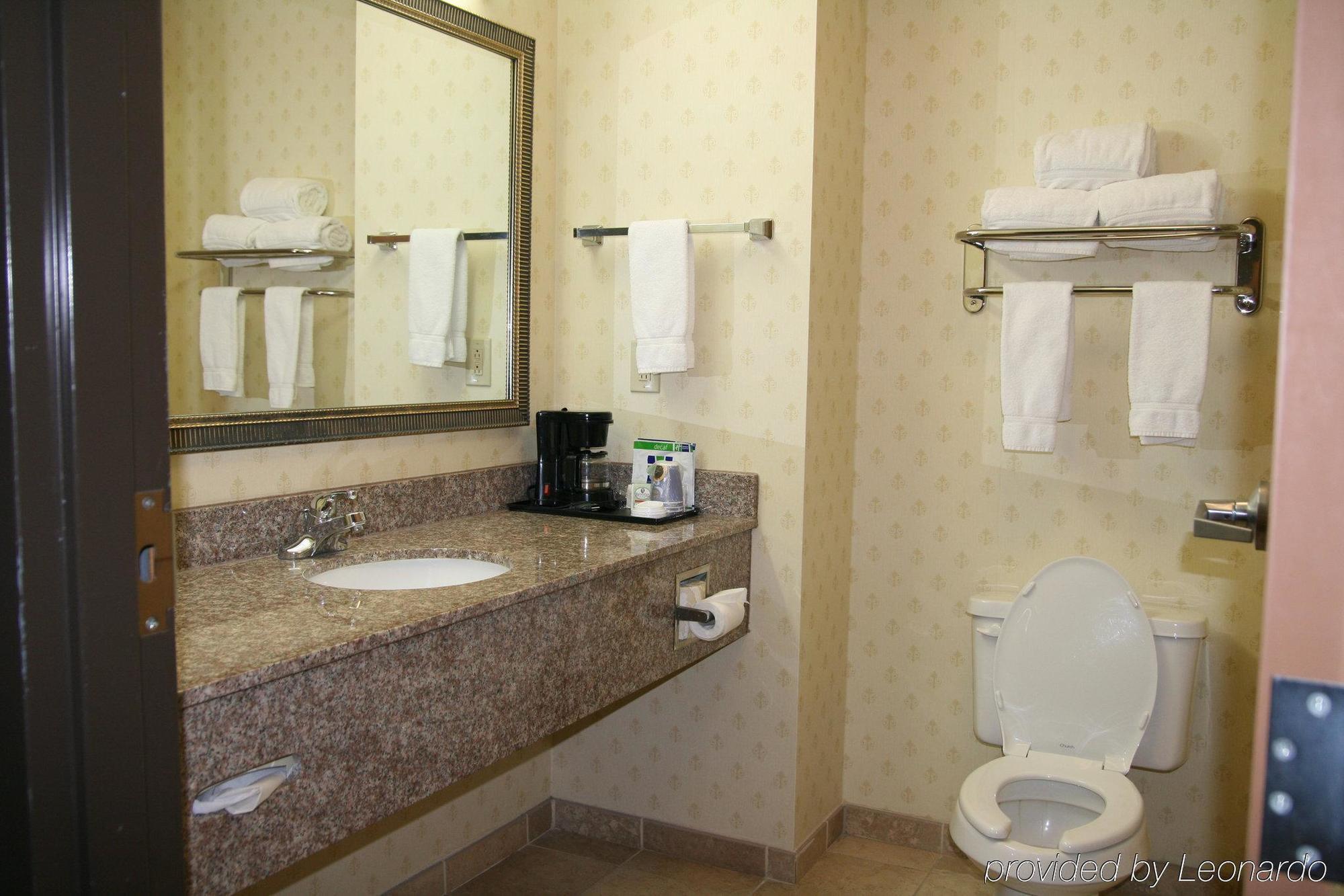 Express & - By Ihg Hotel 3*