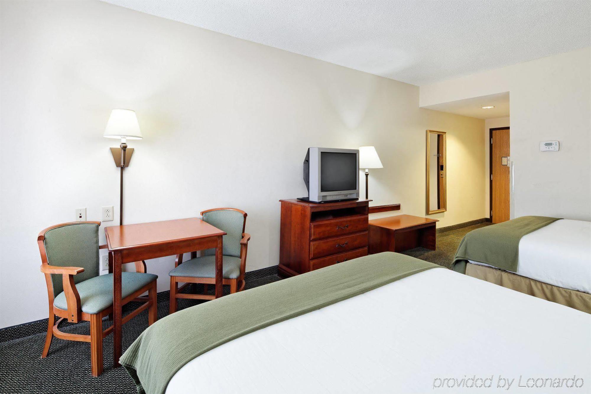 Express & - By Ihg Hotel 3*