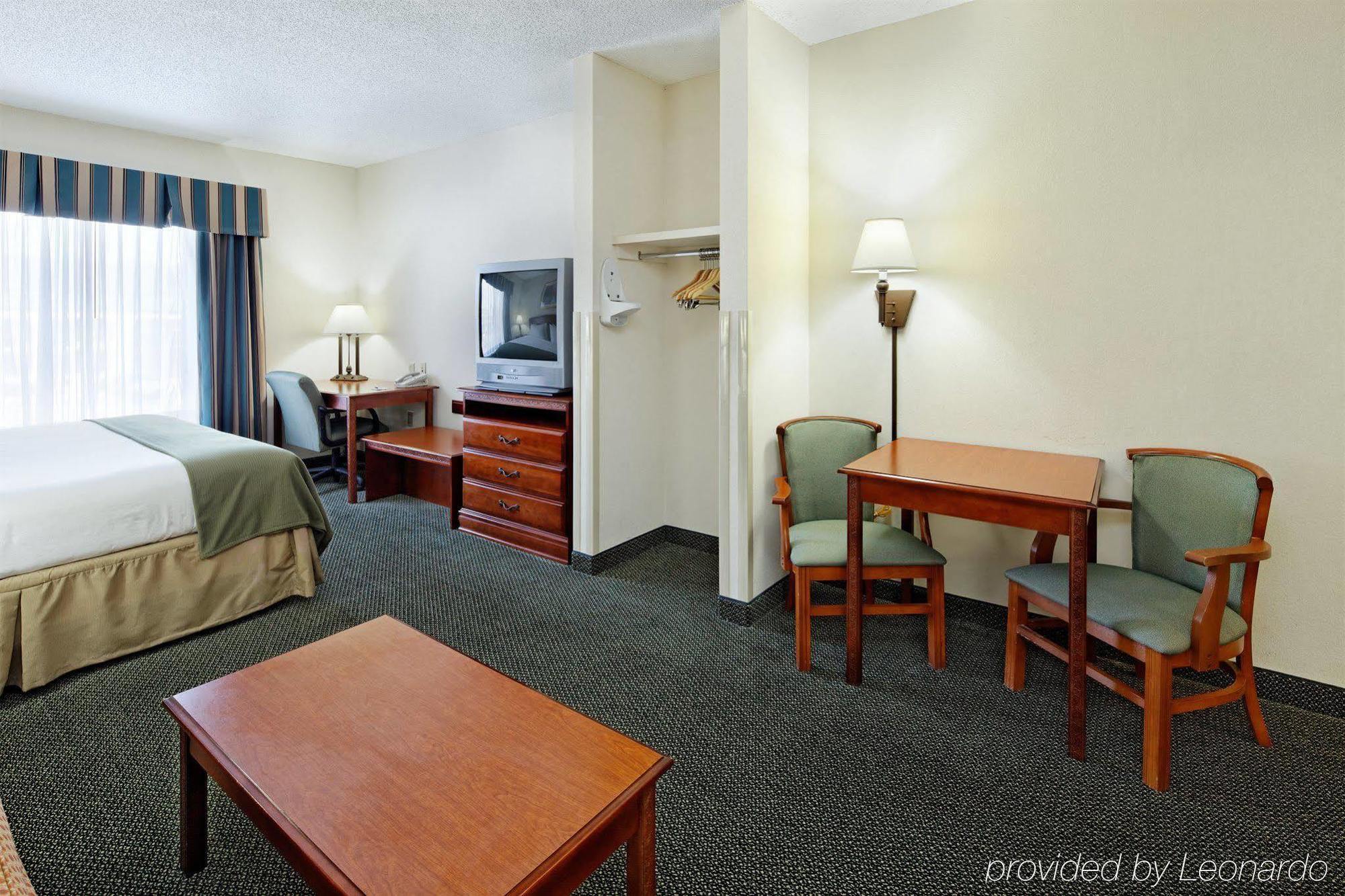 Express & - By Ihg Hotel 3*